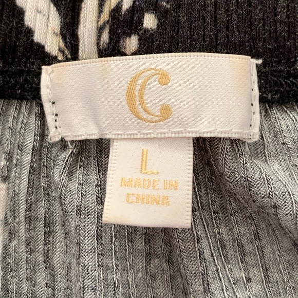 EUC Charming Charlie Black, White & Blush Flowy Floral Print Top (Size Large) - Picture 5 of 7